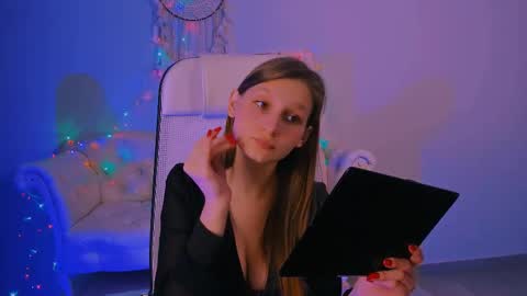 Ella online show from 02-20-25, 12:36