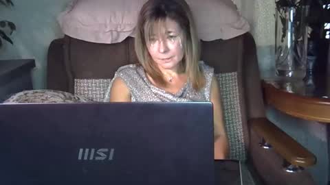 ellajohnsonx online show from 10-25-25, 11:51