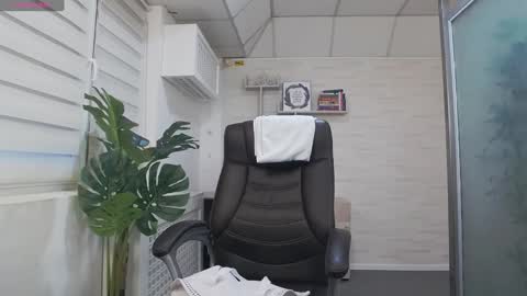 Snapshot of ellamilf chatting on 02-04-25, 01:48 online show from 02-04-25, 01:48
