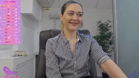 Snapshot of ellamilf chatting on 02-07-25, 08:10 online show from 02-07-25, 08:10