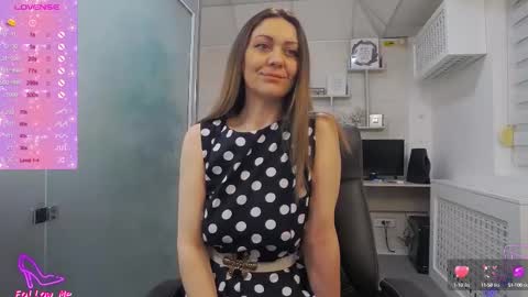 Snapshot of ellamilf chatting on 03-06-25, 06:37 online show from 03-06-25, 06:37