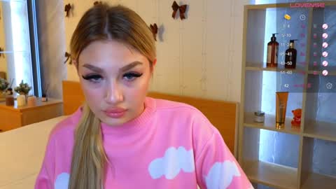 Snapshot of ellamilla chatting on 12-25-24, 08:29 ellamilla online show from 12-25-24, 08:29