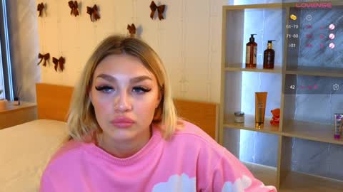 Snapshot of ellamilla chatting on 12-25-24, 11:33 ellamilla online show from 12-25-24, 11:33