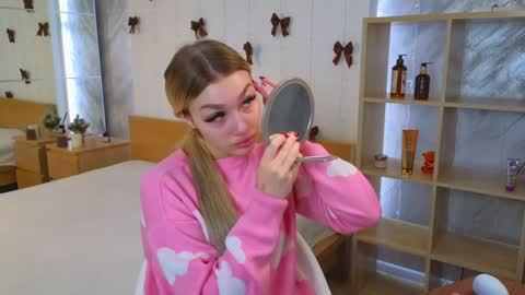 Snapshot of ellamilla chatting on 12-26-24, 05:26 ellamilla online show from 12-26-24, 05:26