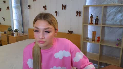 Snapshot of ellamilla chatting on 12-26-24, 08:28 ellamilla online show from 12-26-24, 08:28