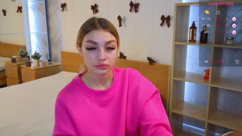 Snapshot of ellamilla chatting on 12-29-24, 05:42 ellamilla online show from 12-29-24, 05:42