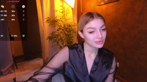 Snapshot of ellamilla chatting on 01-09-25, 05:44 ellamilla online show from 01-09-25, 05:44