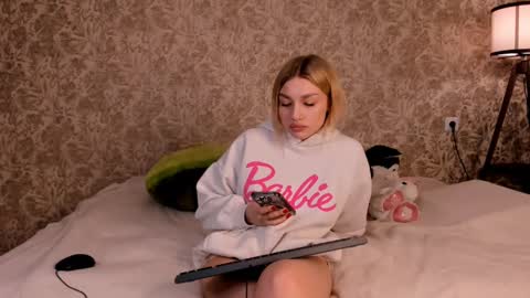 Snapshot of ellamilla chatting on 03-04-25, 10:49 ellamilla online show from 03-04-25, 10:49