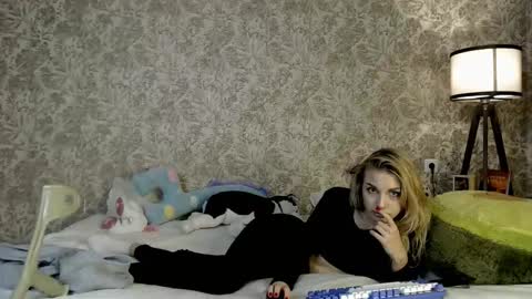 Snapshot of ellamilla chatting on 09-09-25, 09:36 ellamilla online show from 09-09-25, 09:36