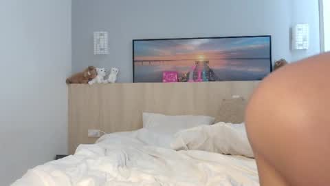 Snapshot of ellamirax chatting on 06-21-26, 02:03 Ella Mira online show from 06-21-26, 02:03