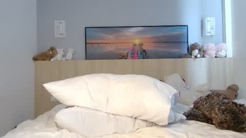 Snapshot of ellamirax chatting on 06-22-26, 03:25 Ella Mira online show from 06-22-26, 03:25