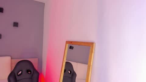 Ella online show from 01-05-25, 04:04