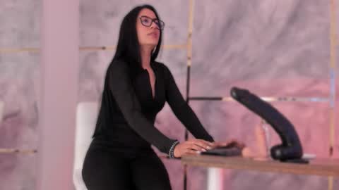  ella  online show from 12-22-25, 11:29