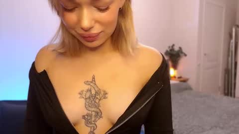 Snapshot of ellatwox chatting on 10-10-25, 05:17 Ella online show from 10-10-25, 05:17