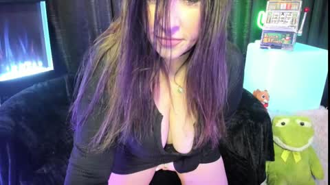 ELLE online show from 02-26-25, 08:22