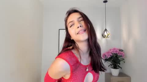 Snapshot of elle_argent chatting on 06-25-26, 08:46 Eliana online show from 06-25-26, 08:46