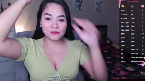 Snapshot of elleelle123 chatting on 12-14-24, 02:12 Ann online show from 12-14-24, 02:12