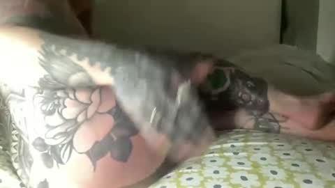 Snapshot of ellehendrix chatting on 03-15-26, 04:40 ellehendrix online show from 03-15-26, 04:40