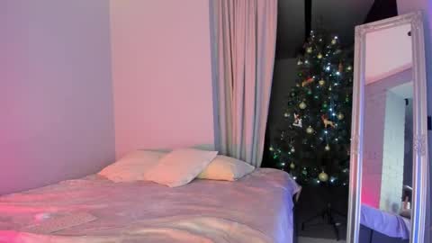 Snapshot of ellenmays chatting on 12-21-24, 06:12 Ellen online show from 12-21-24, 06:12