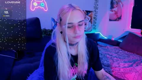 Ellie online show from 11-02-25, 01:35