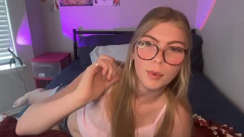 Ellie online show from 04-12-26, 08:58