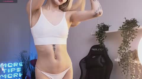 Snapshot of elliefrost chatting on 02-13-25, 12:24 elliefrost online show from 02-13-25, 12:24