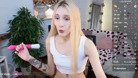Snapshot of elliefrost chatting on 02-13-25, 09:38 elliefrost online show from 02-13-25, 09:38