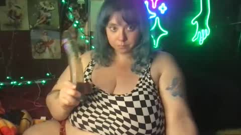 Ellie Louise online show from 12-21-24, 09:58