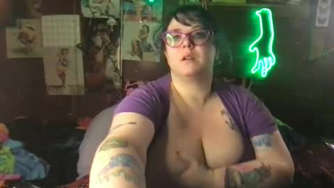 Ellie Louise online show from 03-01-25, 02:48