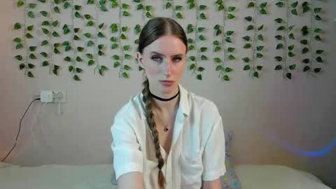 ellierough online show from 05-28-26, 05:38