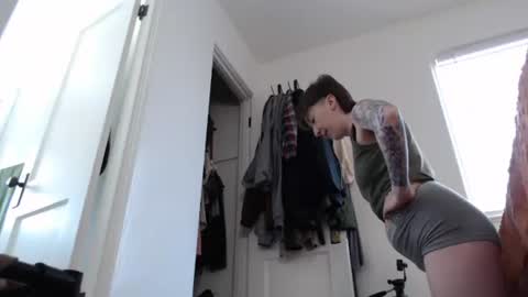 Ellie Rowyn online show from 05-13-26, 08:27