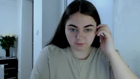 Ellie online show from 04-25-26, 07:33
