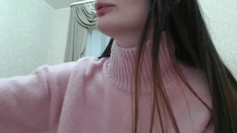 Snapshot of elliewalkersdreamgirl chatting on 12-13-24, 04:27 Effie1818 online show from 12-13-24, 04:27