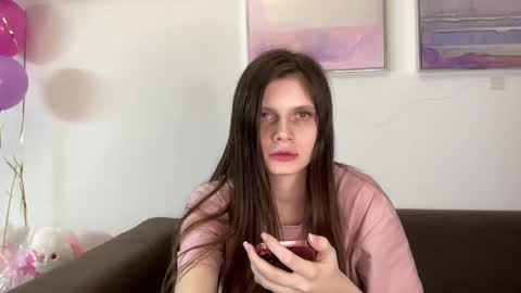 Snapshot of elliewalkersdreamgirl chatting on 02-05-25, 10:33 Effie1818 online show from 02-05-25, 10:33