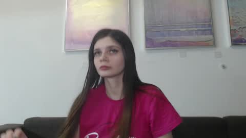 Snapshot of elliewalkersdreamgirl chatting on 02-09-25, 05:43 Effie1818 online show from 02-09-25, 05:43