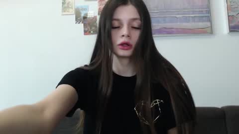 Snapshot of elliewalkersdreamgirl chatting on 03-04-25, 05:34 Effie1818 online show from 03-04-25, 05:34