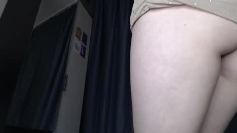 Snapshot of elliewalkersdreamgirl chatting on 10-17-25, 05:15 Effie1818 online show from 10-17-25, 05:15