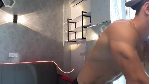 elliot_muscle04 online show from 10-20-25, 12:05