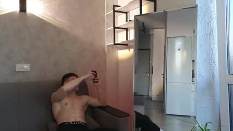 elliot_muscle04 online show from 05-08-26, 04:23
