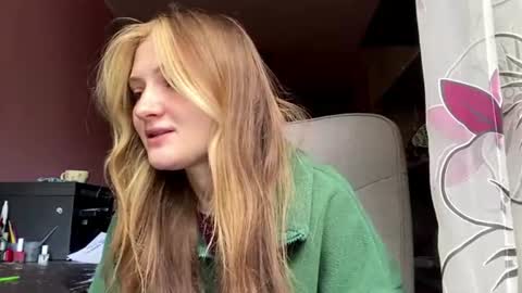Snapshot of ellisbreslauer chatting on 06-17-26, 04:26 Jenny online show from 06-17-26, 04:26