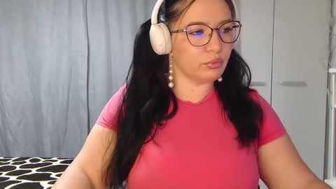 Snapshot of elly_denise chatting on 03-02-26, 08:10 Denise online show from 03-02-26, 08:10