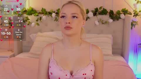 Snapshot of elly_linn chatting on 04-26-26, 05:10 Elly Linn online show from 04-26-26, 05:10