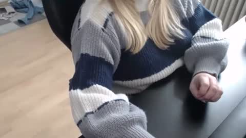 Elly online show from 09-27-25, 09:25