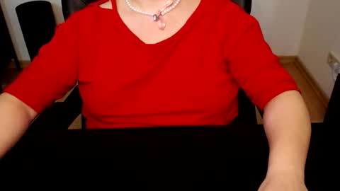 Snapshot of elly_petite chatting on 05-21-26, 06:48 Elly online show from 05-21-26, 06:48