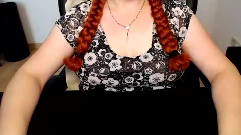 Snapshot of elly_petite chatting on 07-02-26, 06:19 Elly online show from 07-02-26, 06:19