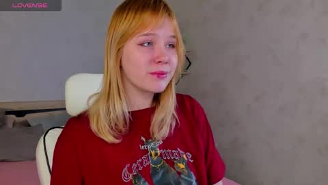 ellya_castro online show from 11-25-25, 12:32