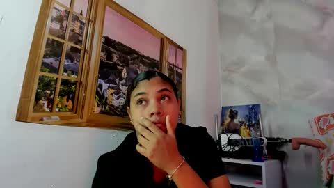Snapshot of ellybloom chatting on 04-14-26, 01:39 ellybloom online show from 04-14-26, 01:39
