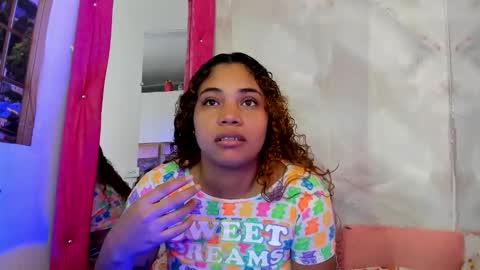 Snapshot of ellybloom chatting on 04-30-26, 02:01 ellybloom online show from 04-30-26, 02:01