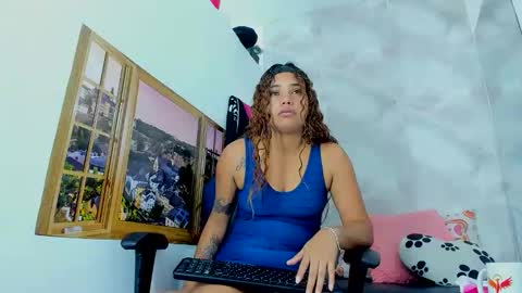 Snapshot of ellybloom chatting on 05-09-26, 02:11 ellybloom online show from 05-09-26, 02:11