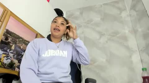 Snapshot of ellybloom chatting on 05-18-26, 01:50 ellybloom online show from 05-18-26, 01:50